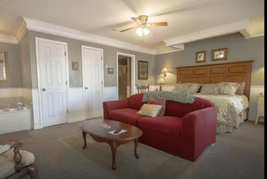 Dickey House Bed And Breakfast Marshfield Екстериор снимка