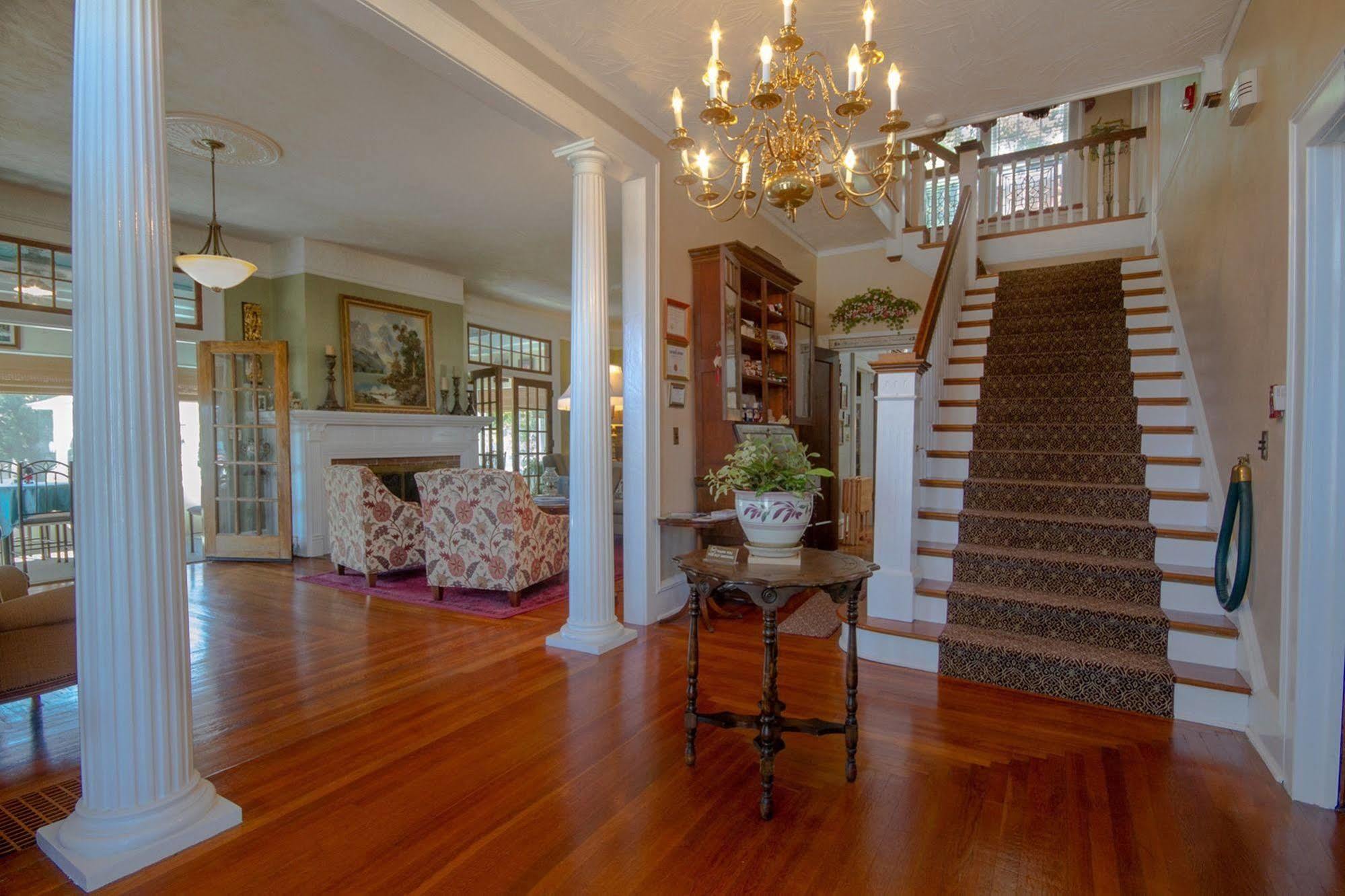 Dickey House Bed And Breakfast Marshfield Екстериор снимка