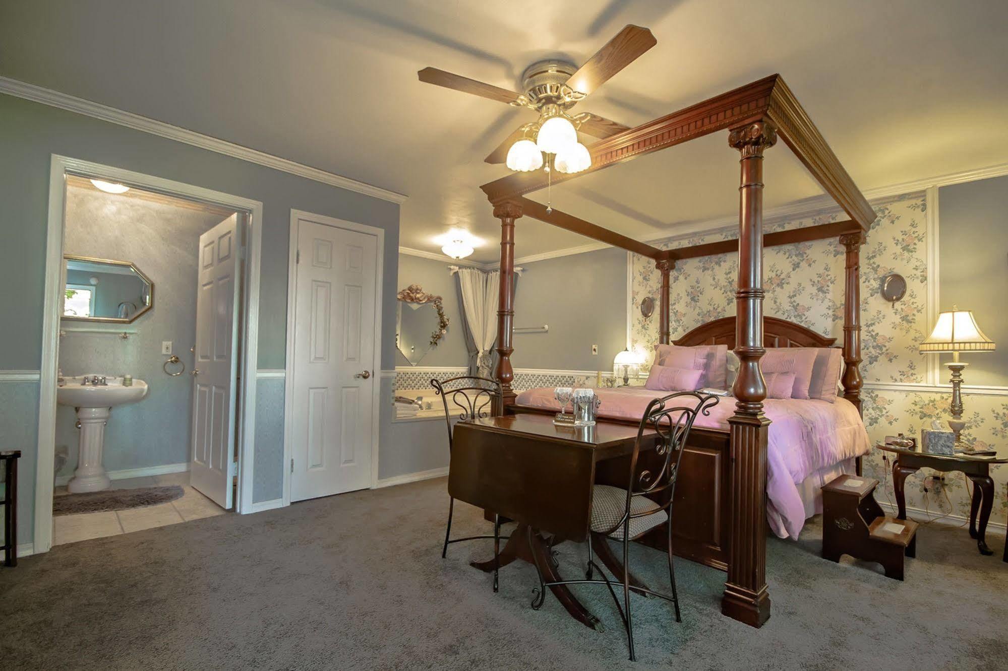Dickey House Bed And Breakfast Marshfield Екстериор снимка