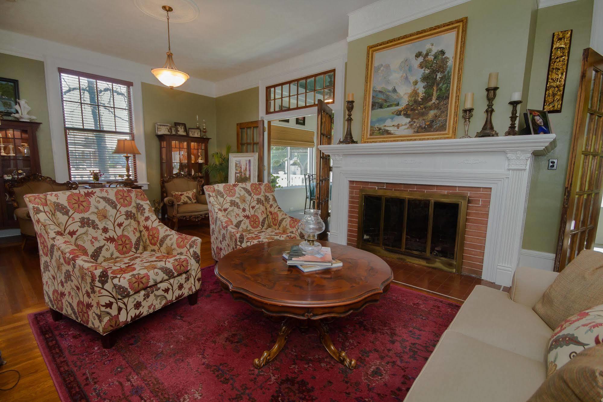 Dickey House Bed And Breakfast Marshfield Екстериор снимка