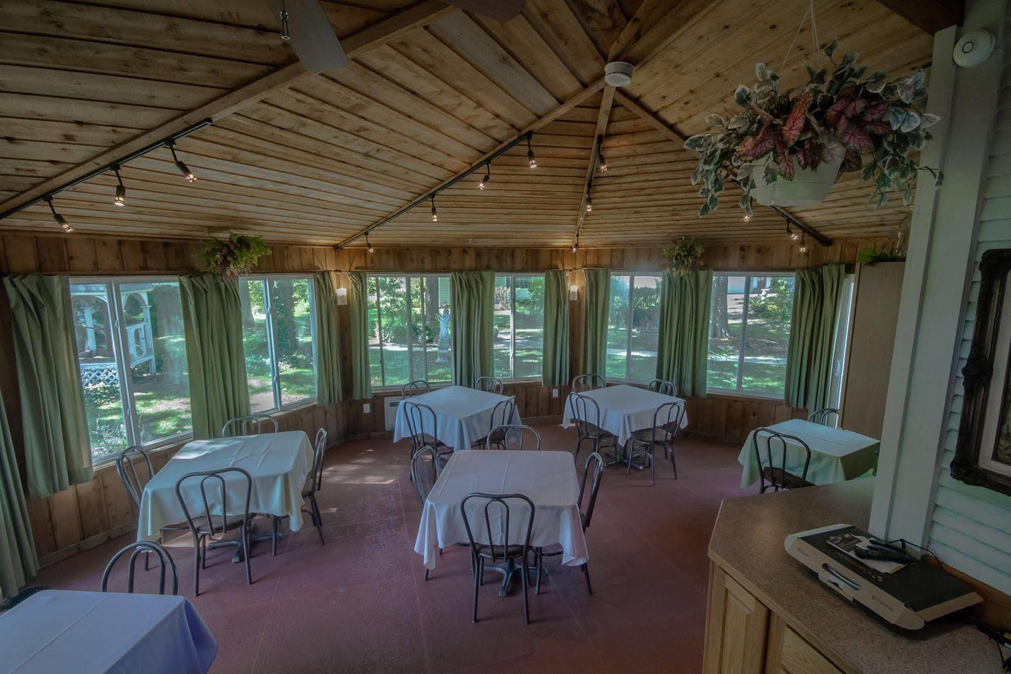Dickey House Bed And Breakfast Marshfield Екстериор снимка