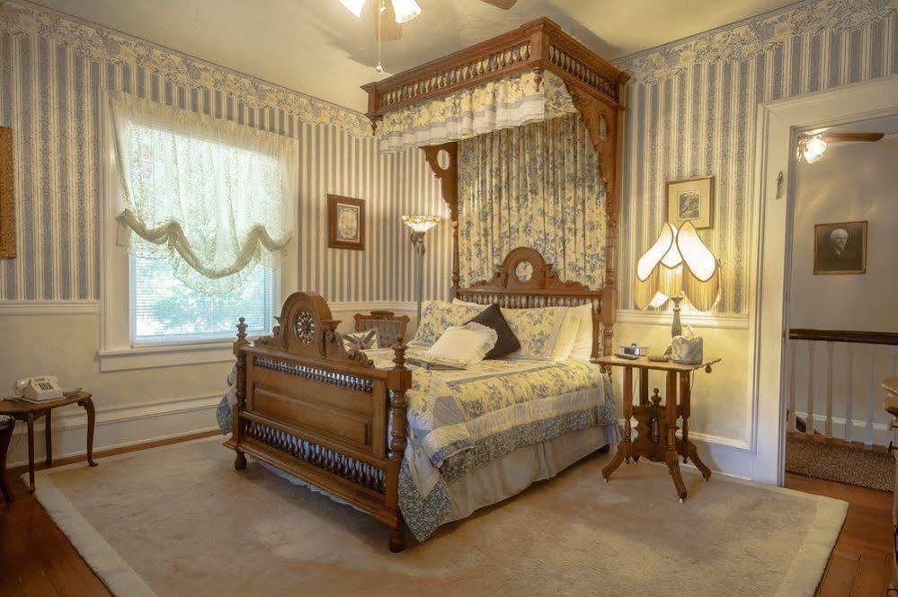 Dickey House Bed And Breakfast Marshfield Екстериор снимка