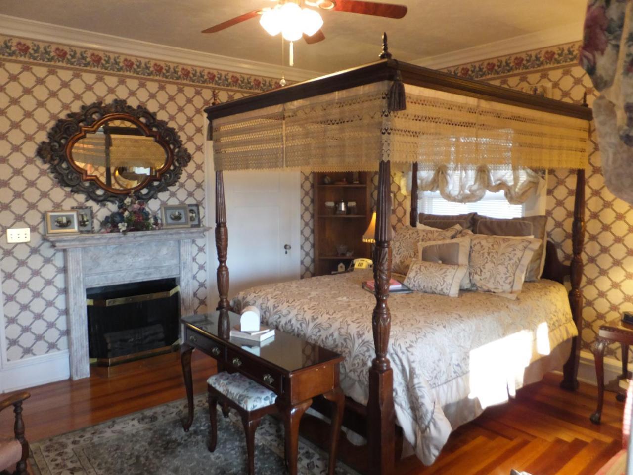 Dickey House Bed And Breakfast Marshfield Екстериор снимка